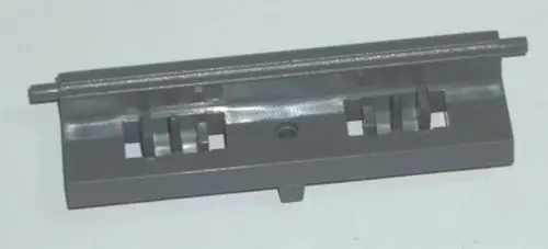 Graues Befestigungselement von Daikin mit zwei Öffnungen und einer mittigen Vertiefung, geeignet für Montagezwecke in einem technischen System.